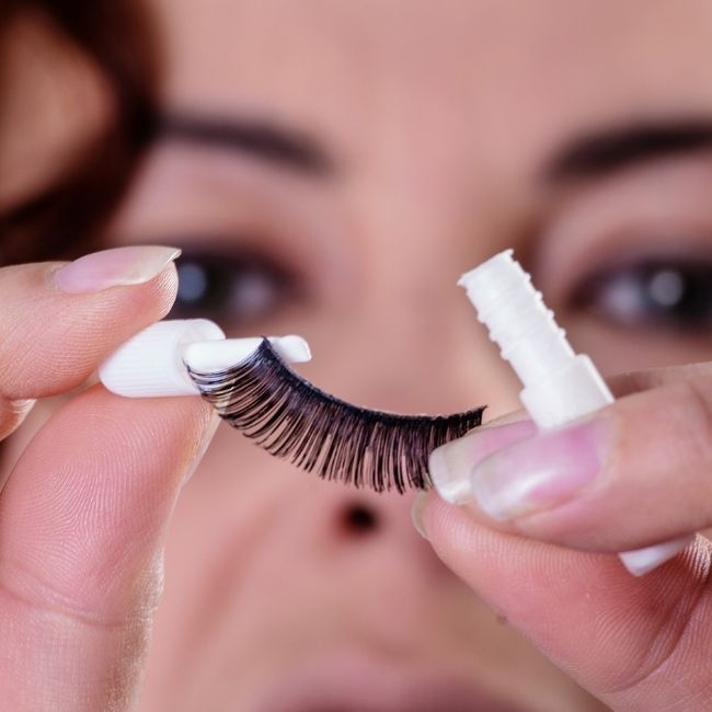 What Is Eyelash Glue Remover, and How Does It Work?
