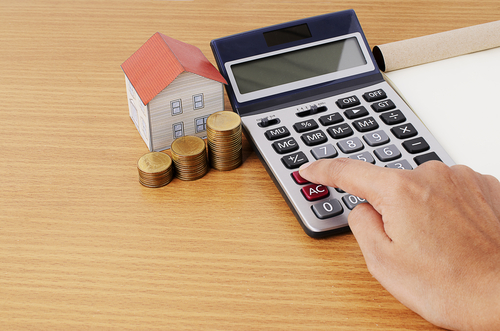 The Pros and Cons of Taking out a Personal Loan in Canada