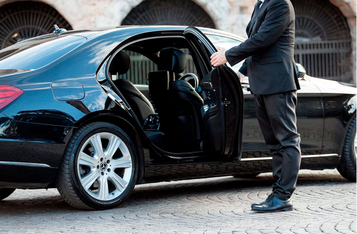 Exclusive Chauffeur Hire: Your Personalized Ride Experience